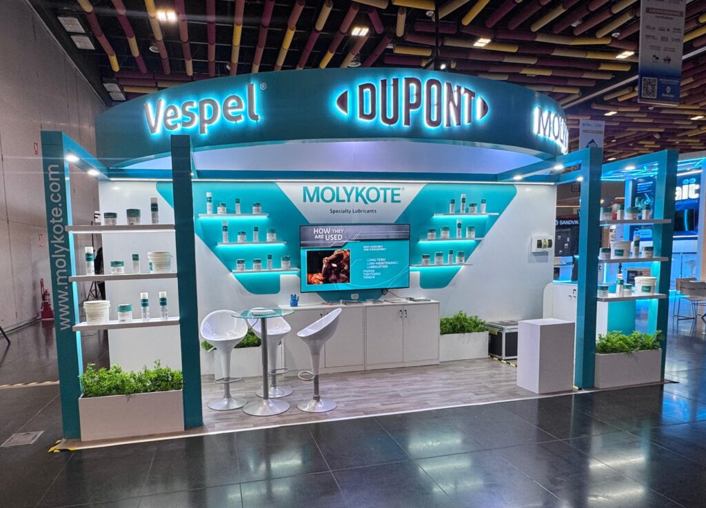 Synthec Solutions y MOLYKOTE® by DuPont fortalecen su presencia en el World Mining Congress 2026